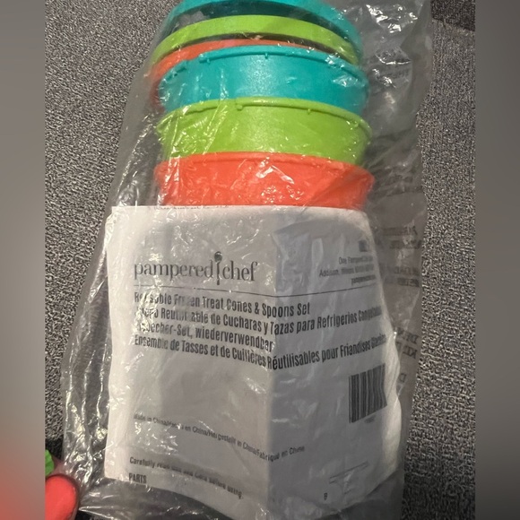 Pampered Chef Ice Cream Cone Set NIP with Spoons - Picture 2 of 3